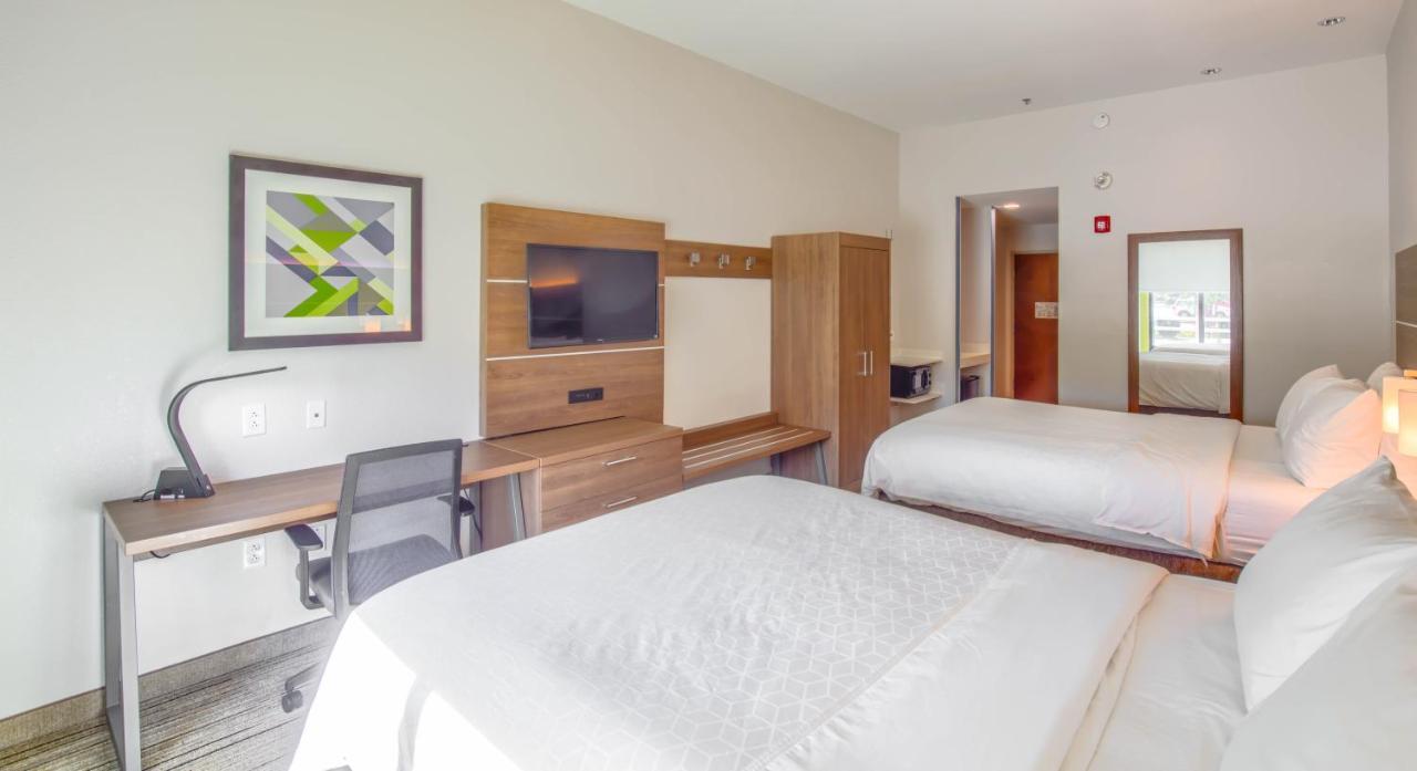 Chambre Lit King-Size Standard avec Douche Accessible en Fauteuil Roulant