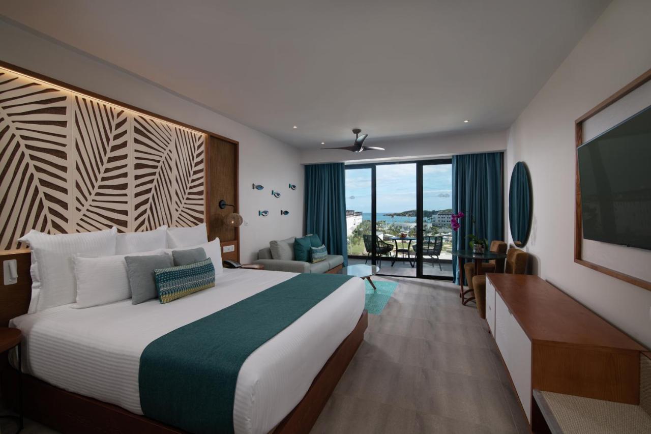 Junior Suite mit Kingsize-Bett und seitlichem Meerblick
