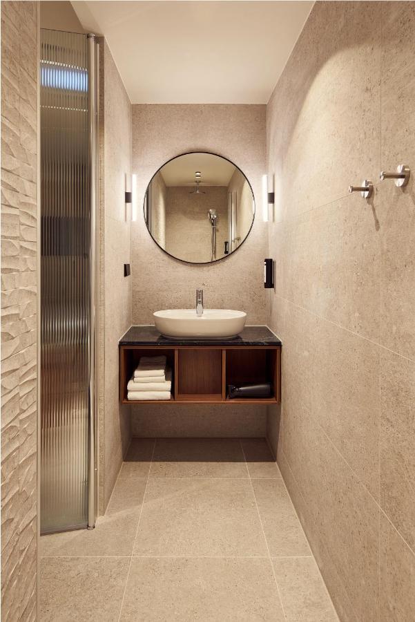 Queen Room without Window