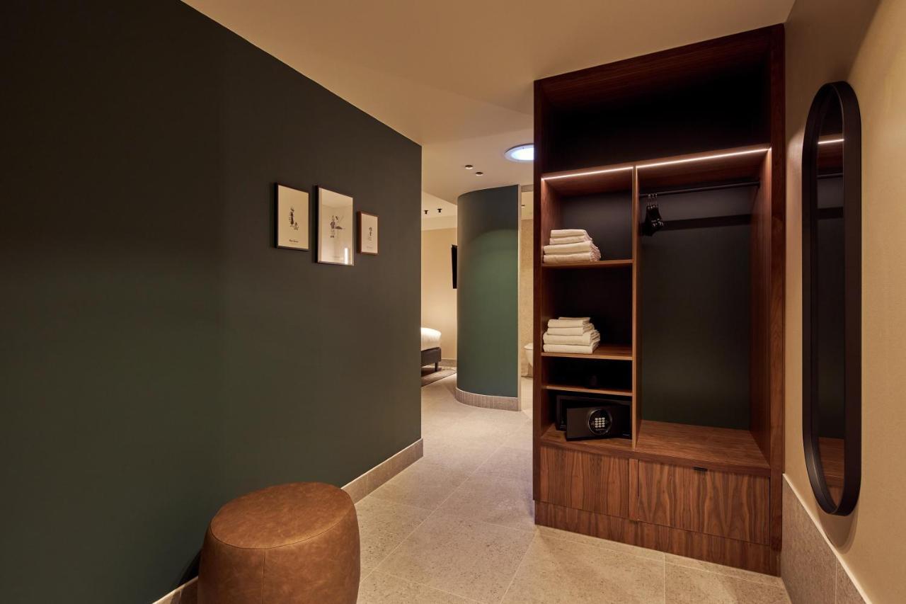 Family Room without Window