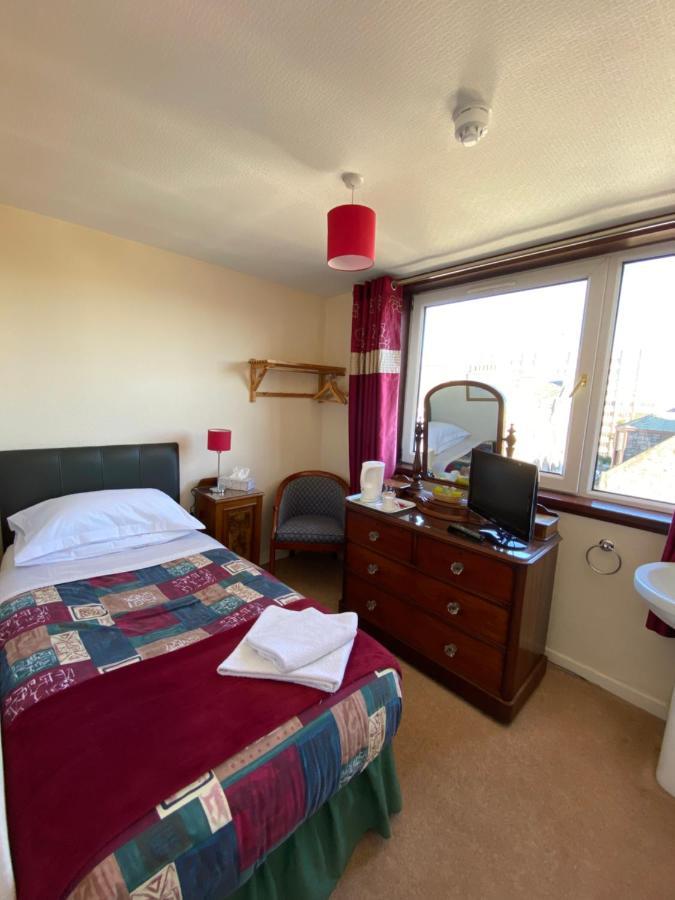 Single Room Shared Shower Toilet