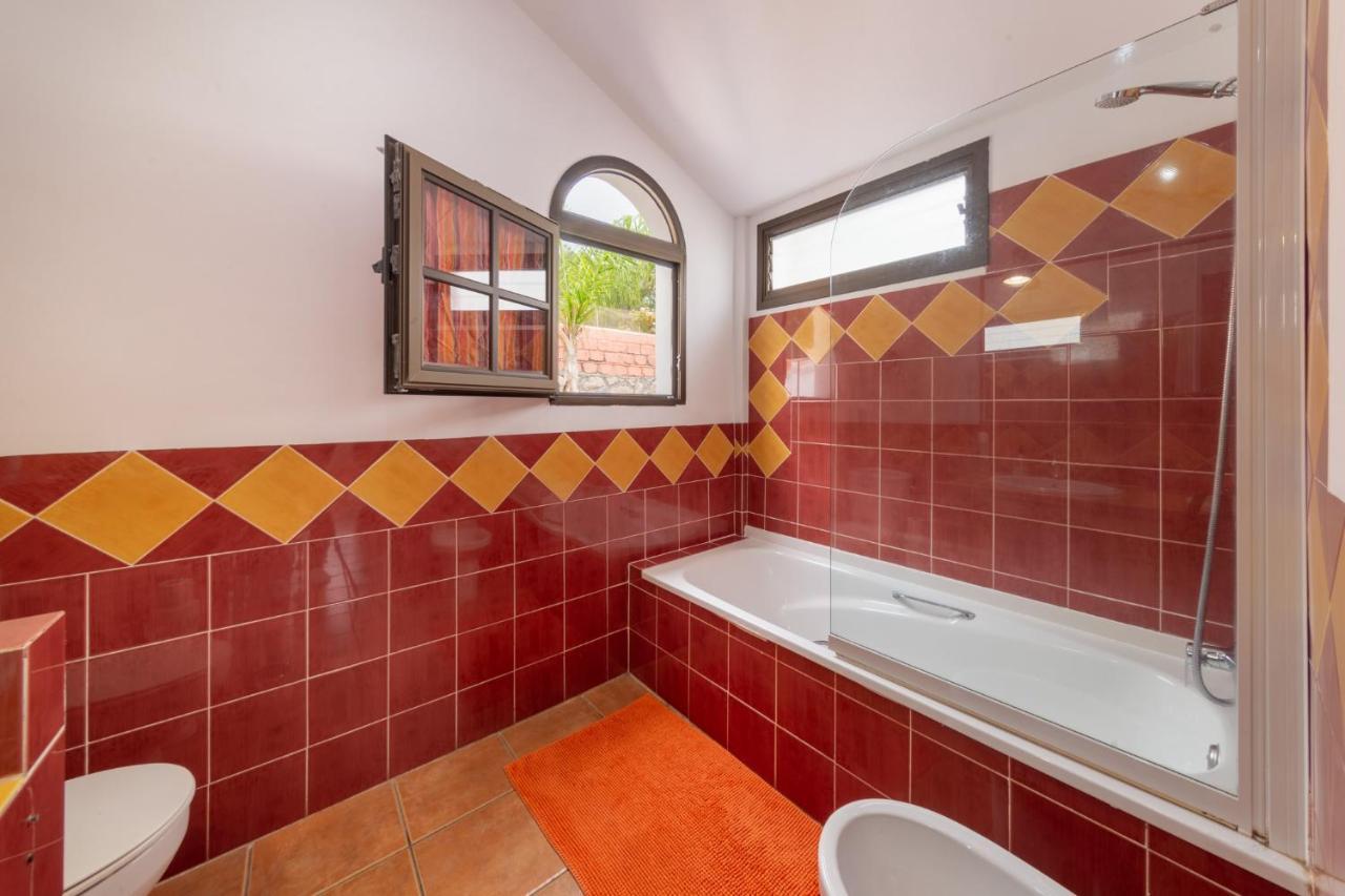 Bed 4-Bed Mixed Dormitory Room Bathroom