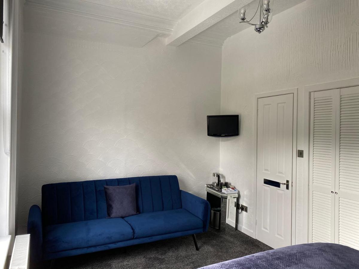 Deluxe Double Room Shower