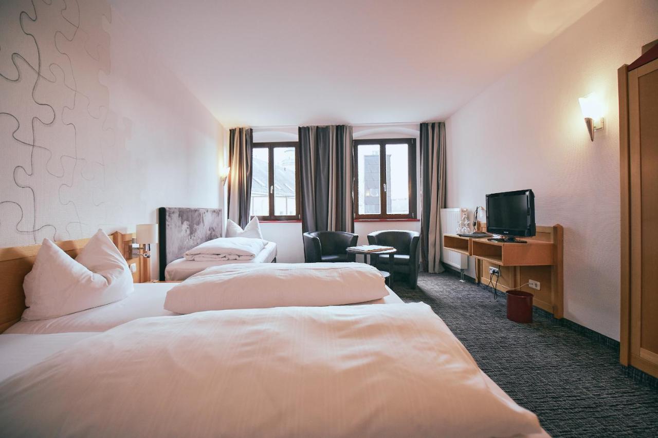 Camera Matrimoniale/Doppia con Letti Singoli con Letto Supplementare