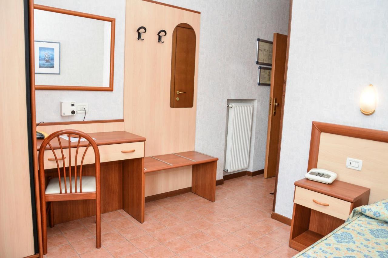 Single Room Private Bathroom,1550113552:JPEG