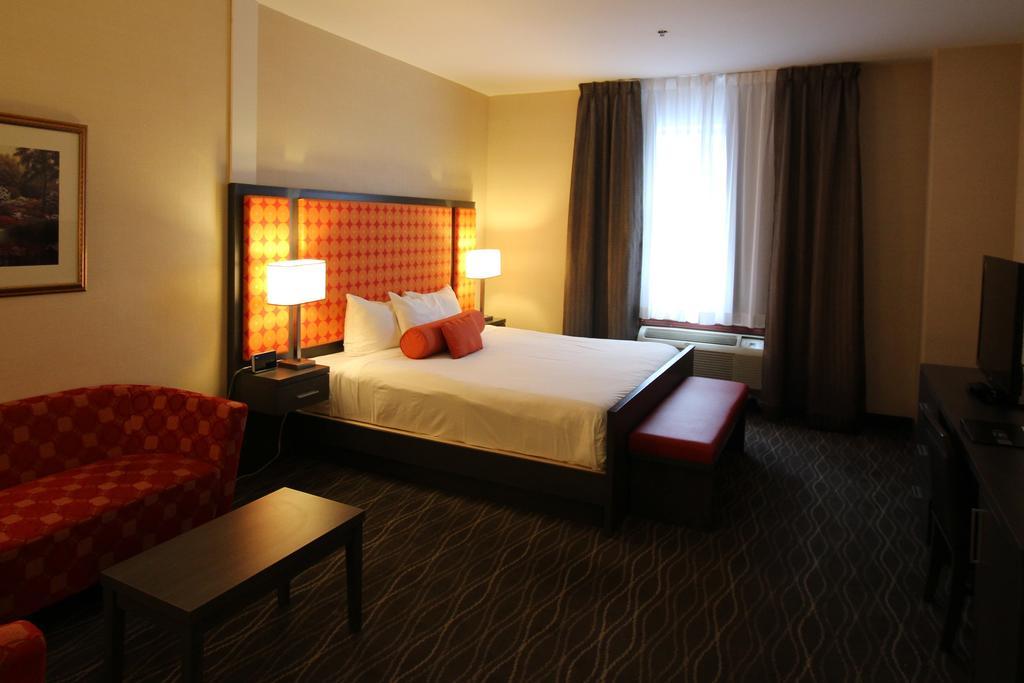 Deluxe King Suite