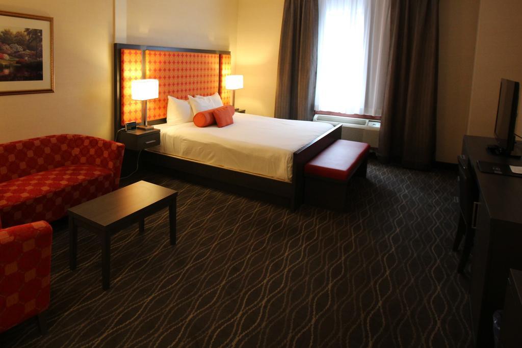 Deluxe King Suite