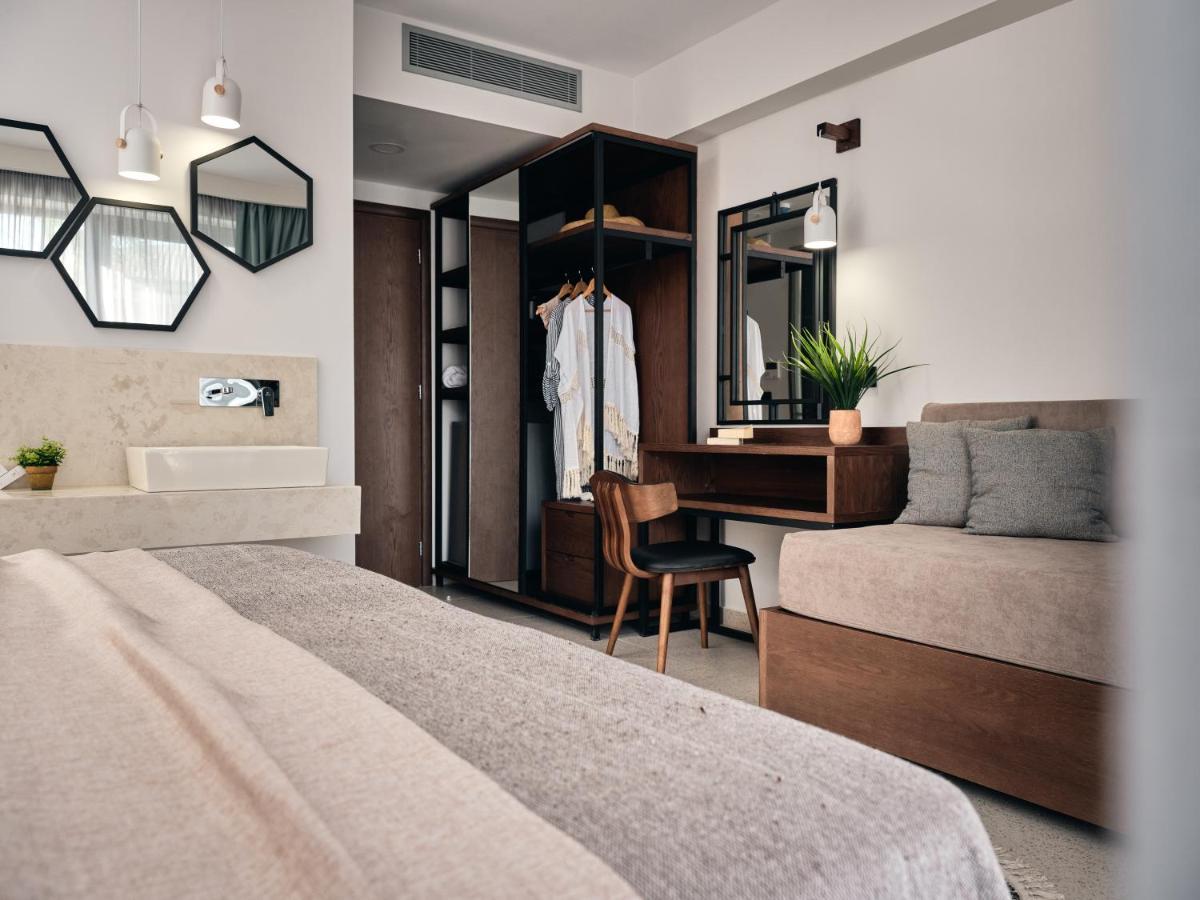 Deluxe Double or Twin Room Pool Access