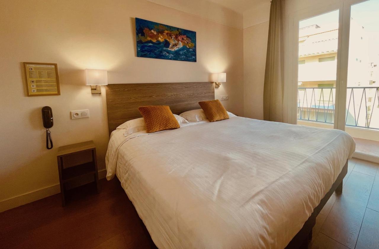 Double or Twin Room Partial Sea View