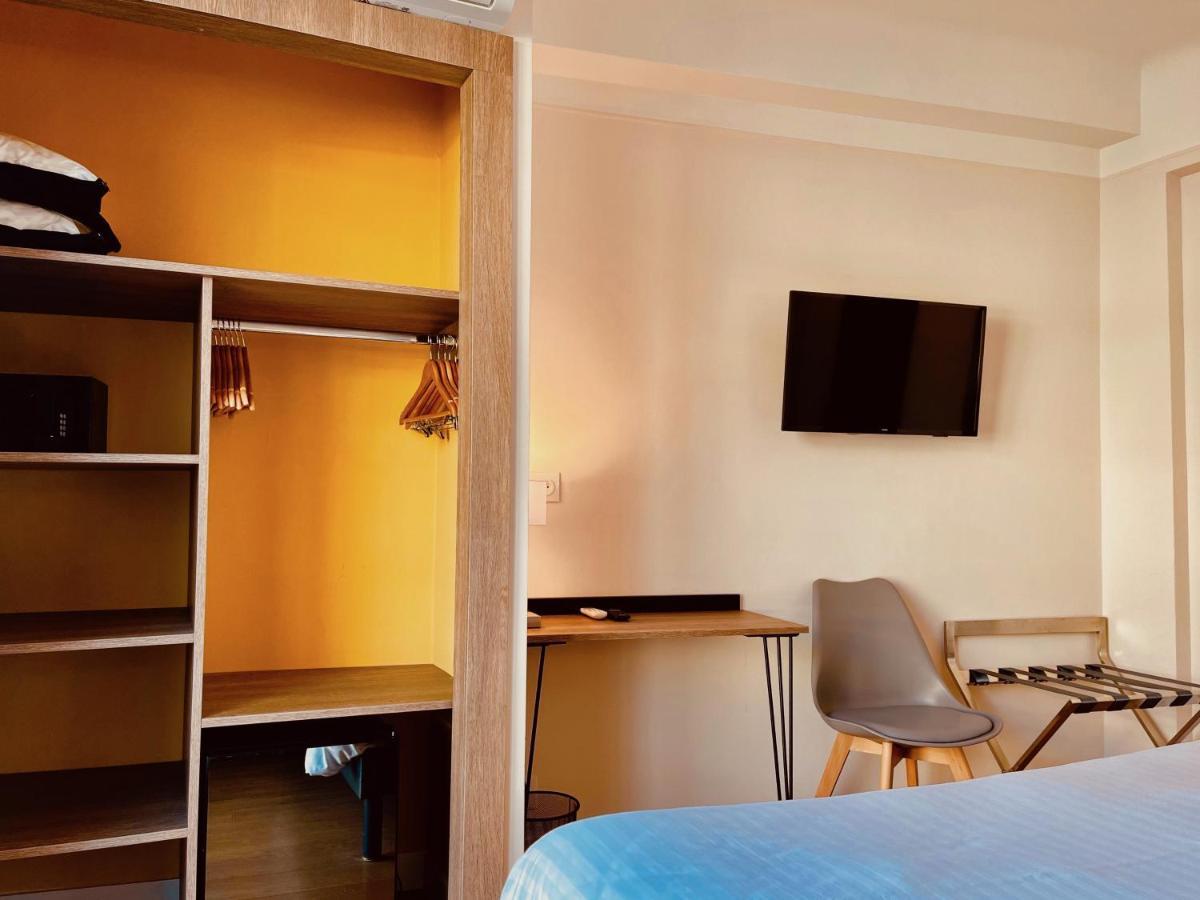 Double or Twin Room Partial Sea View