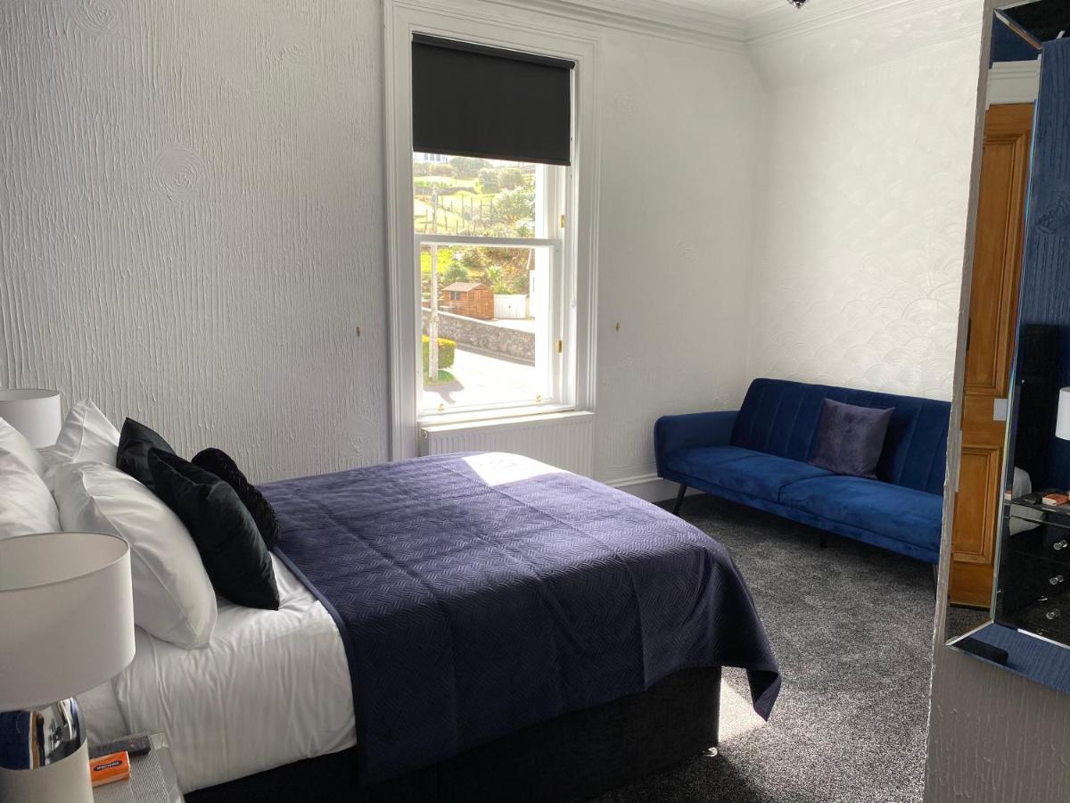Deluxe Double Room Shower