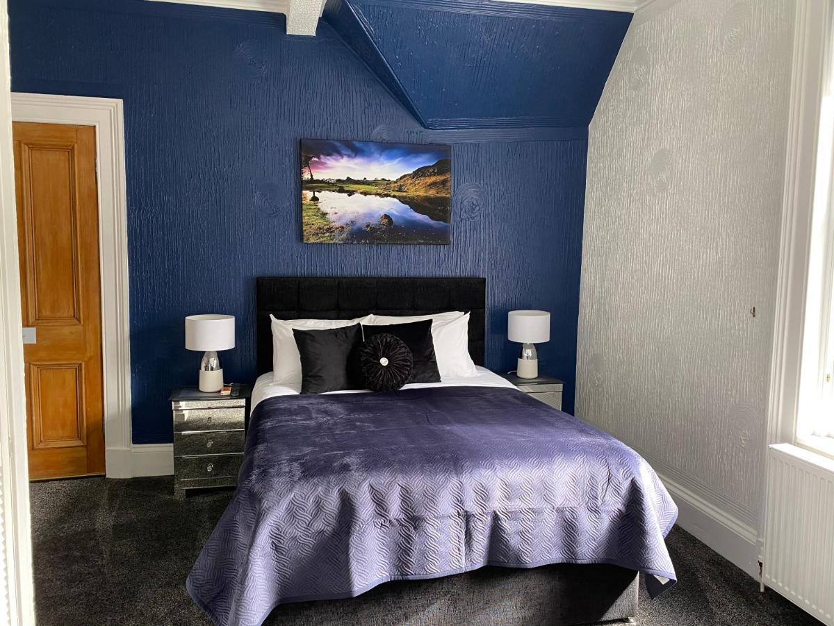 Deluxe Double Room Shower