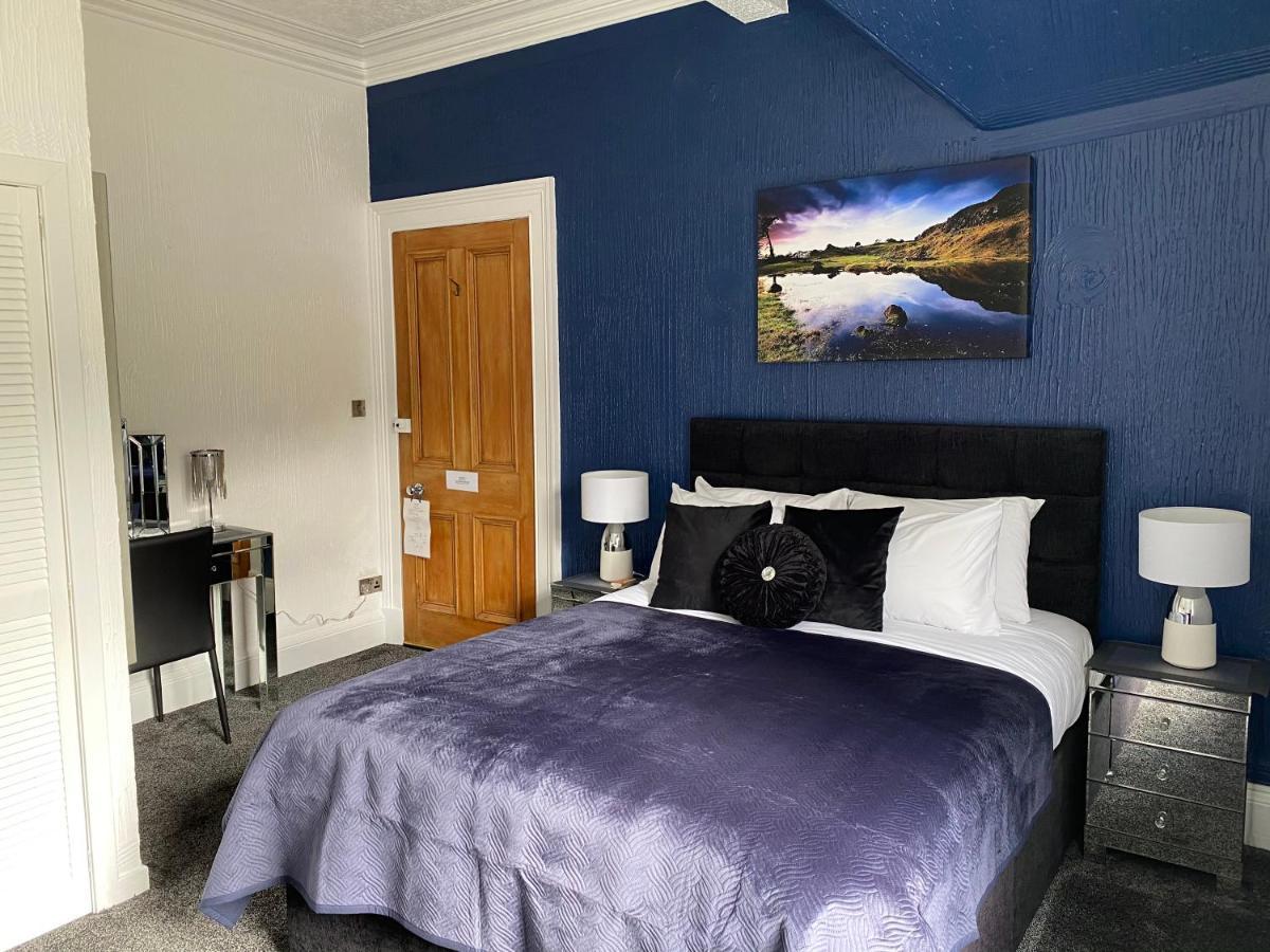 Deluxe Double Room Shower
