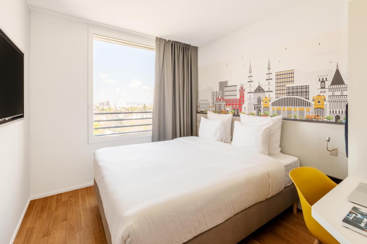 Double Room,1758857201:JPEG