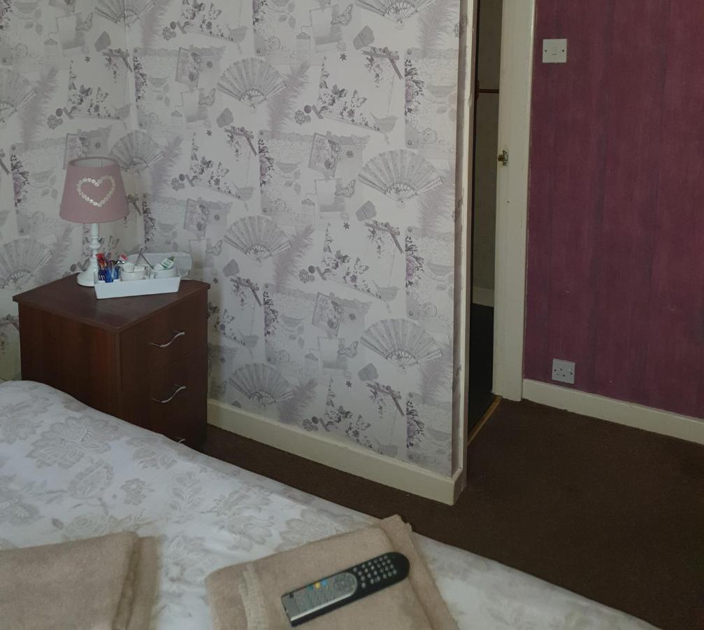 Zimmer mit Kingsize-Bett