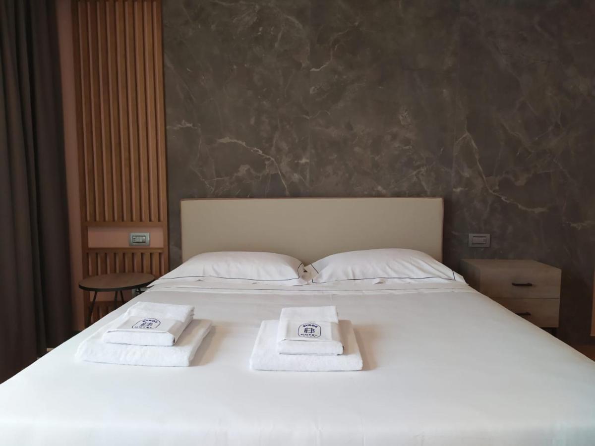 Doppel- oder Zweibettzimmer