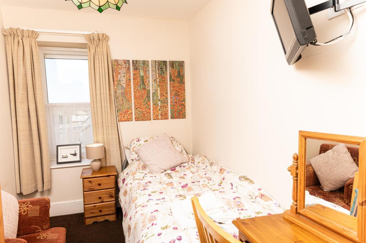 Single Room Shared Shower Toilet