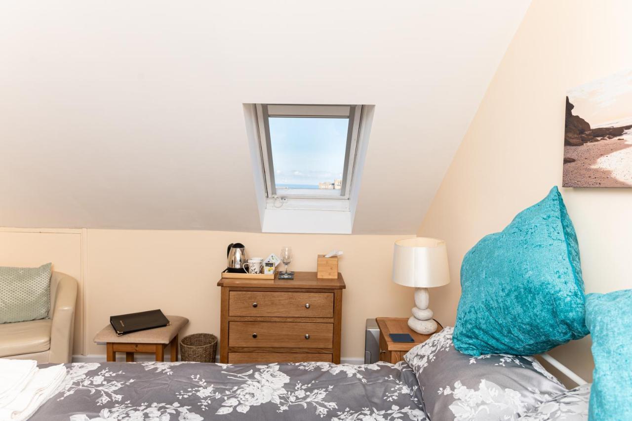 Double room en-suite bathroom
