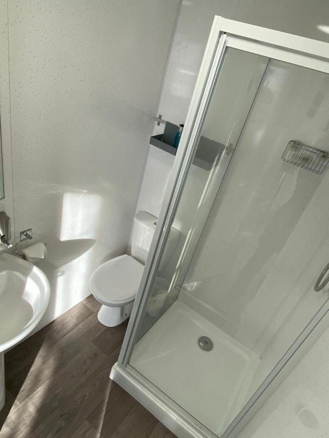 Family Room Private Bathroom,1400347658:JPEG