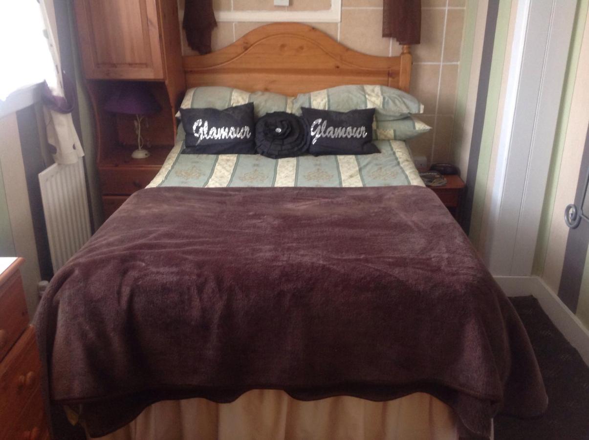 Single Room with Shower - Second Floor