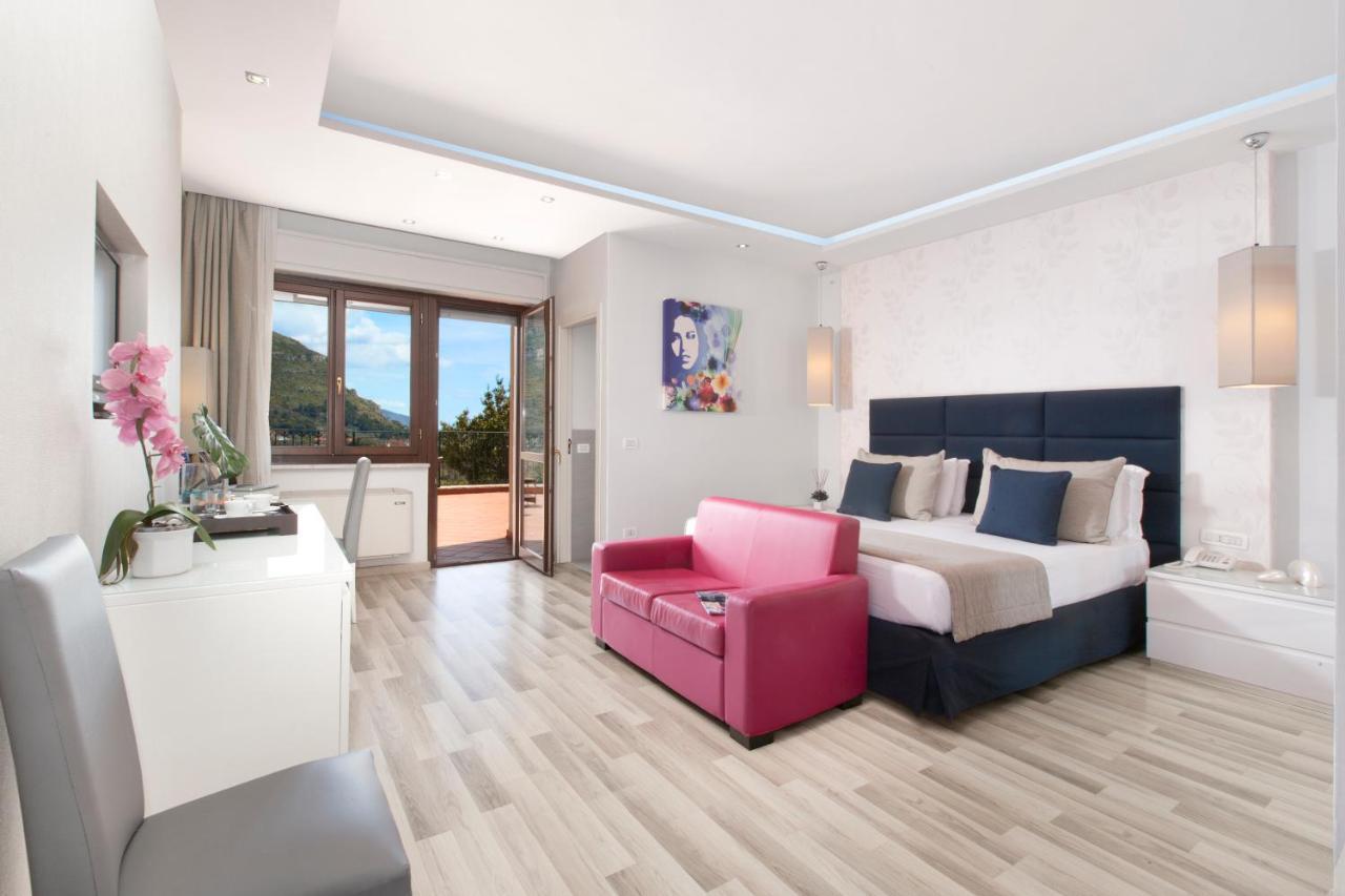 Quarto Duplo Deluxe com Varanda e Vista Mar