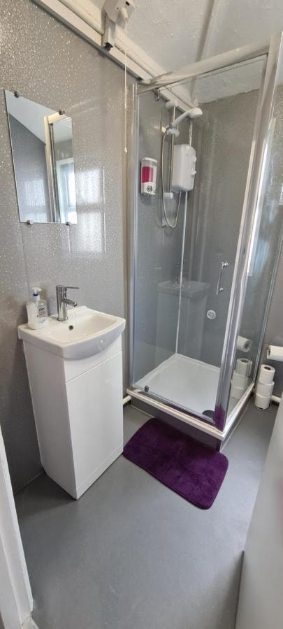Single Room Private External Bathroom,1110899961:JPEG