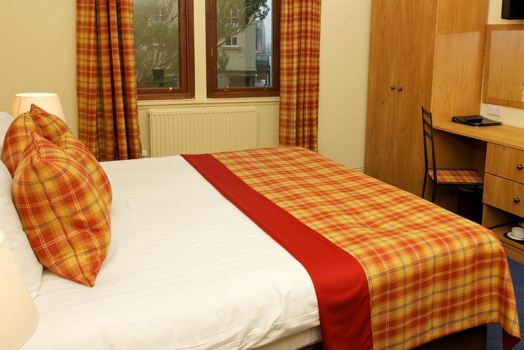 Double Room,111102069:JPEG
