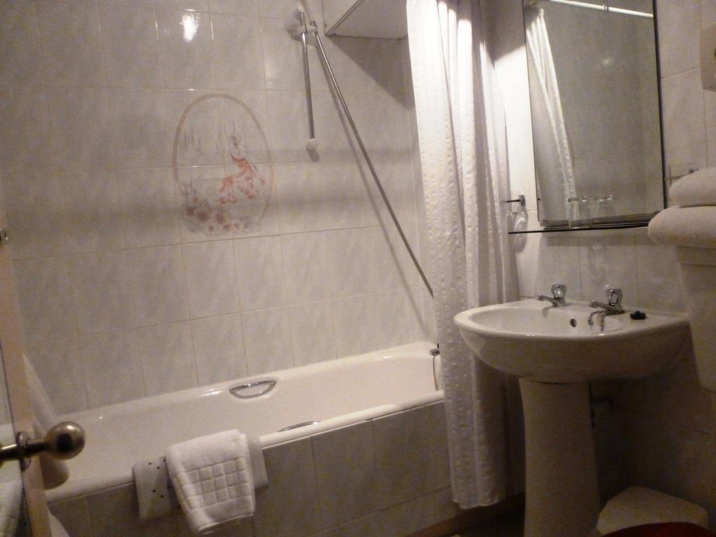 Superior Double or Twin Room,682440261:JPEG