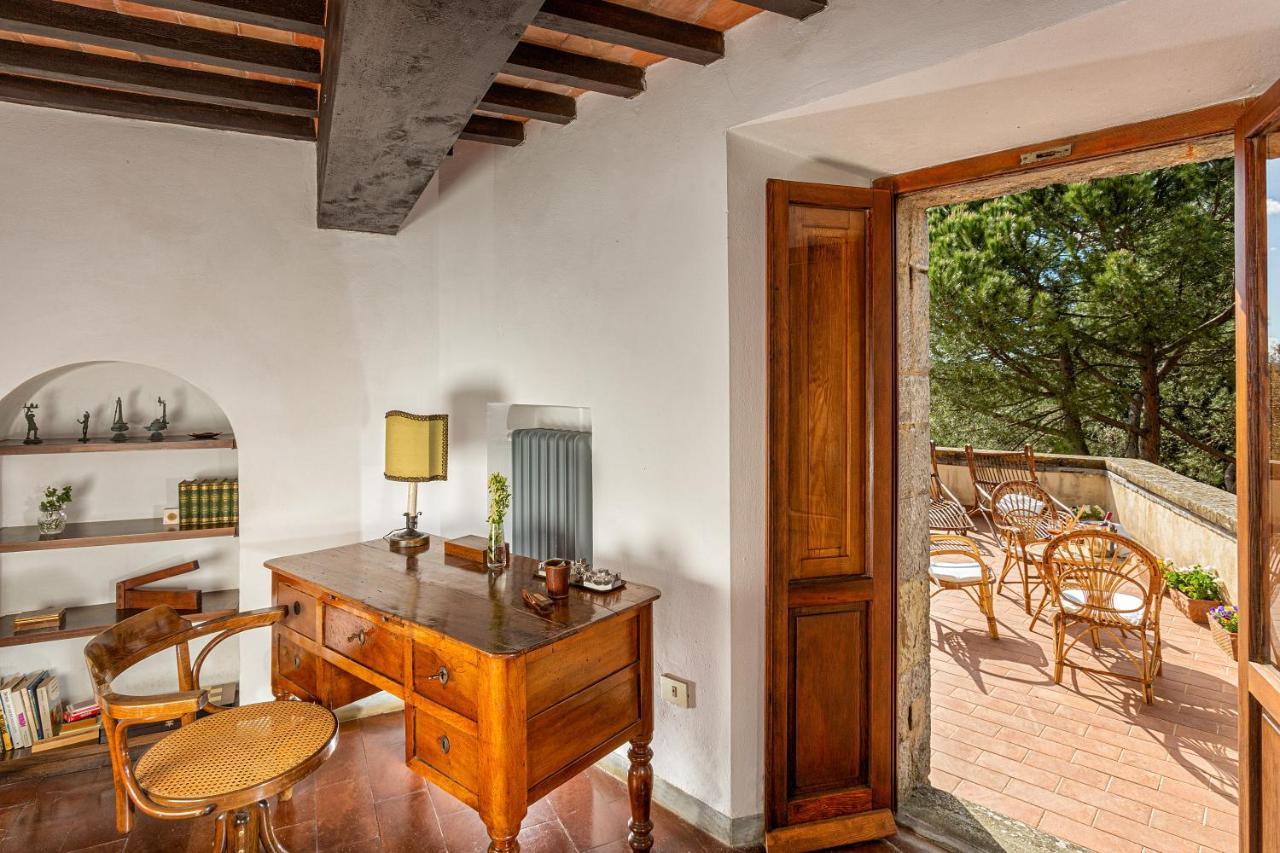 Two-level suite balcony