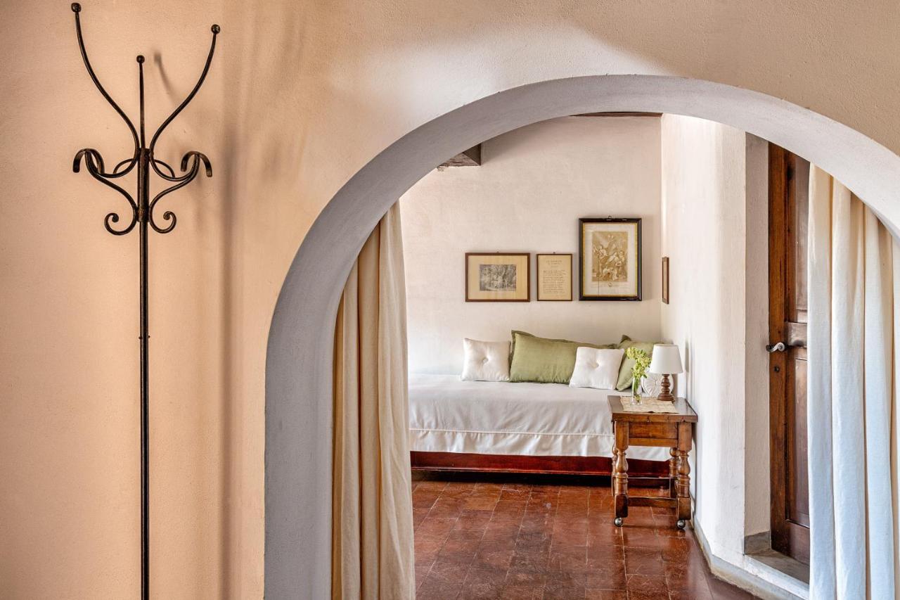 Two-level suite balcony