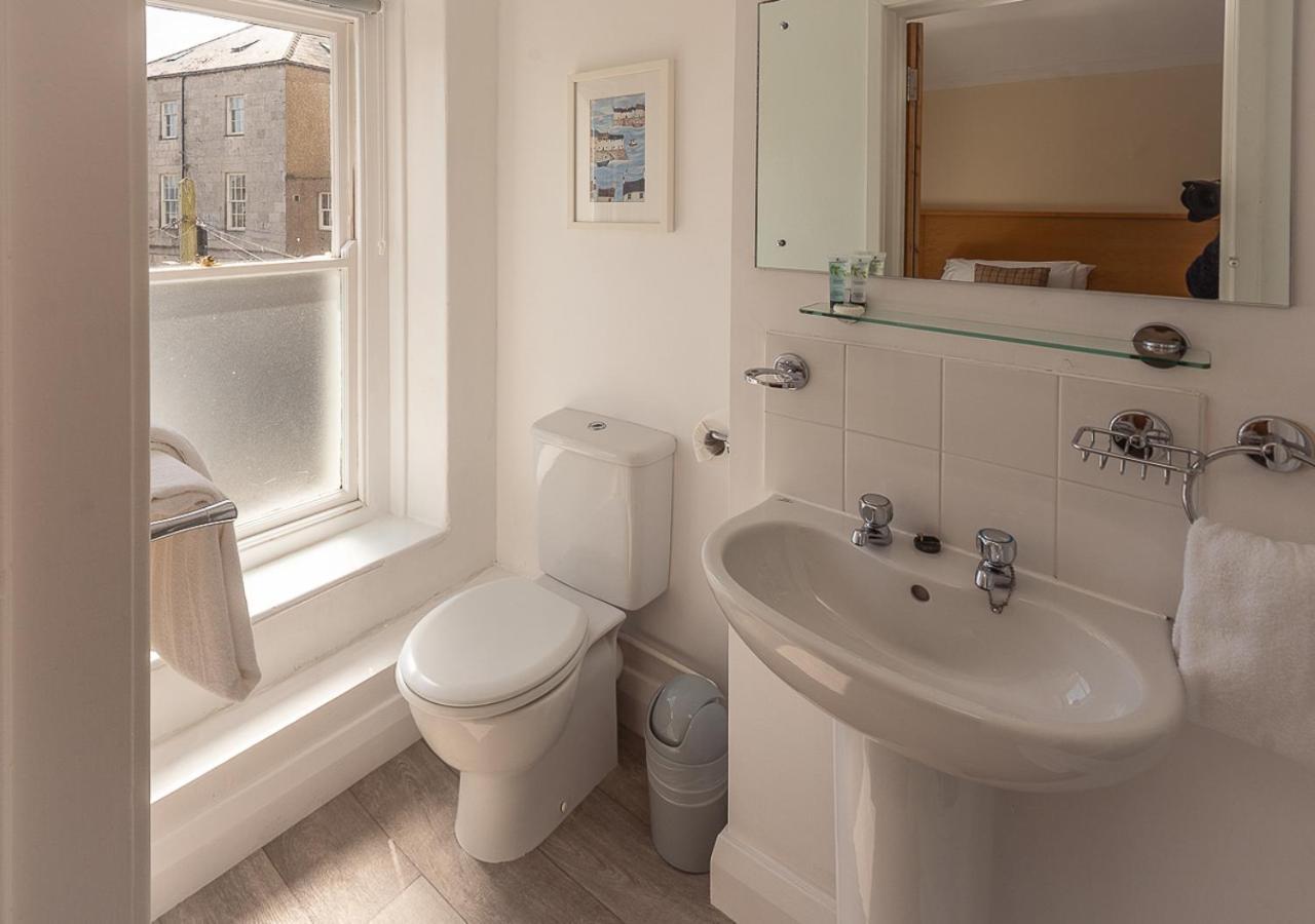 Twin Room Bathroom,1541798599:JPEG