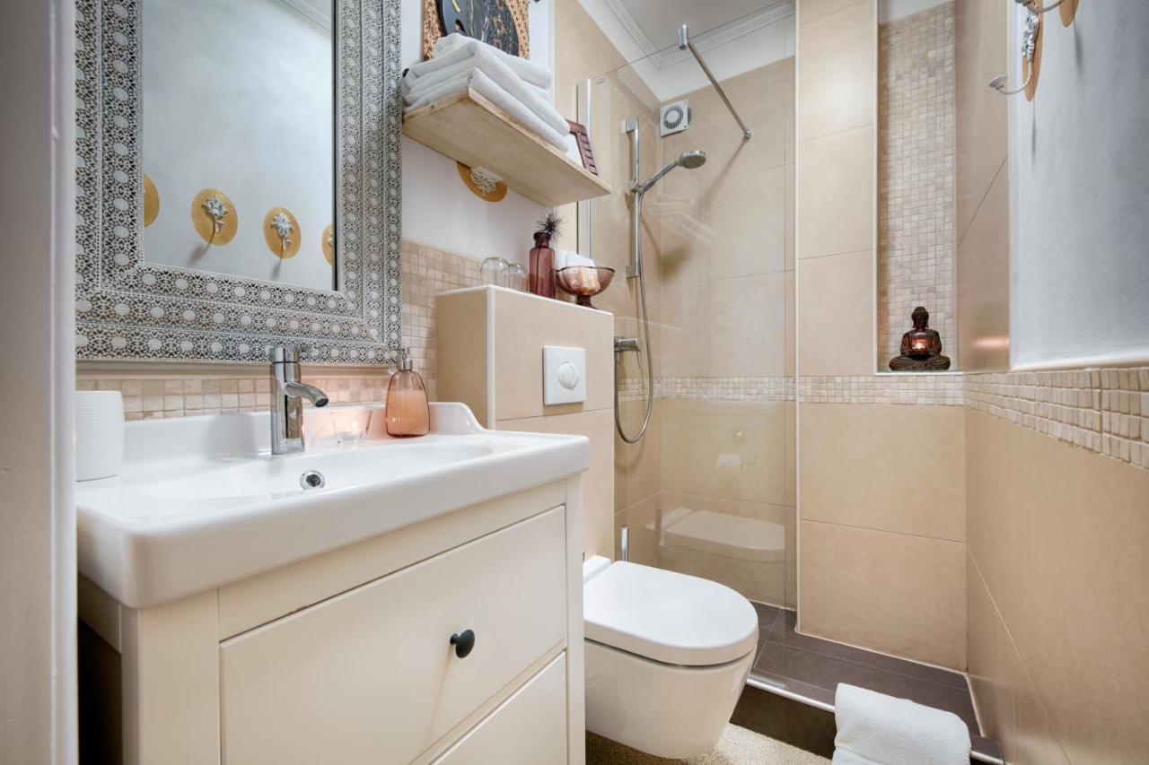 Double Room Private Bathroom