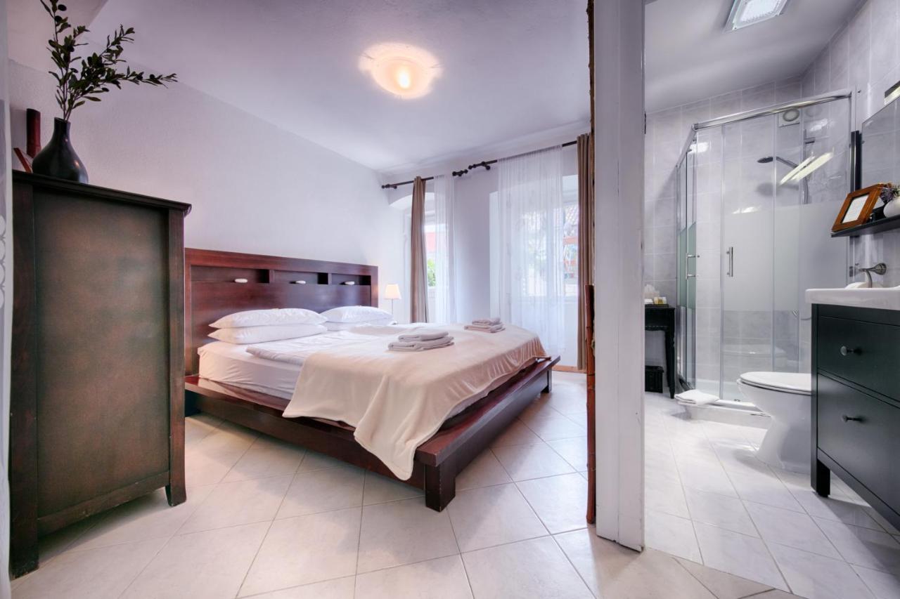 Double Room Private Bathroom