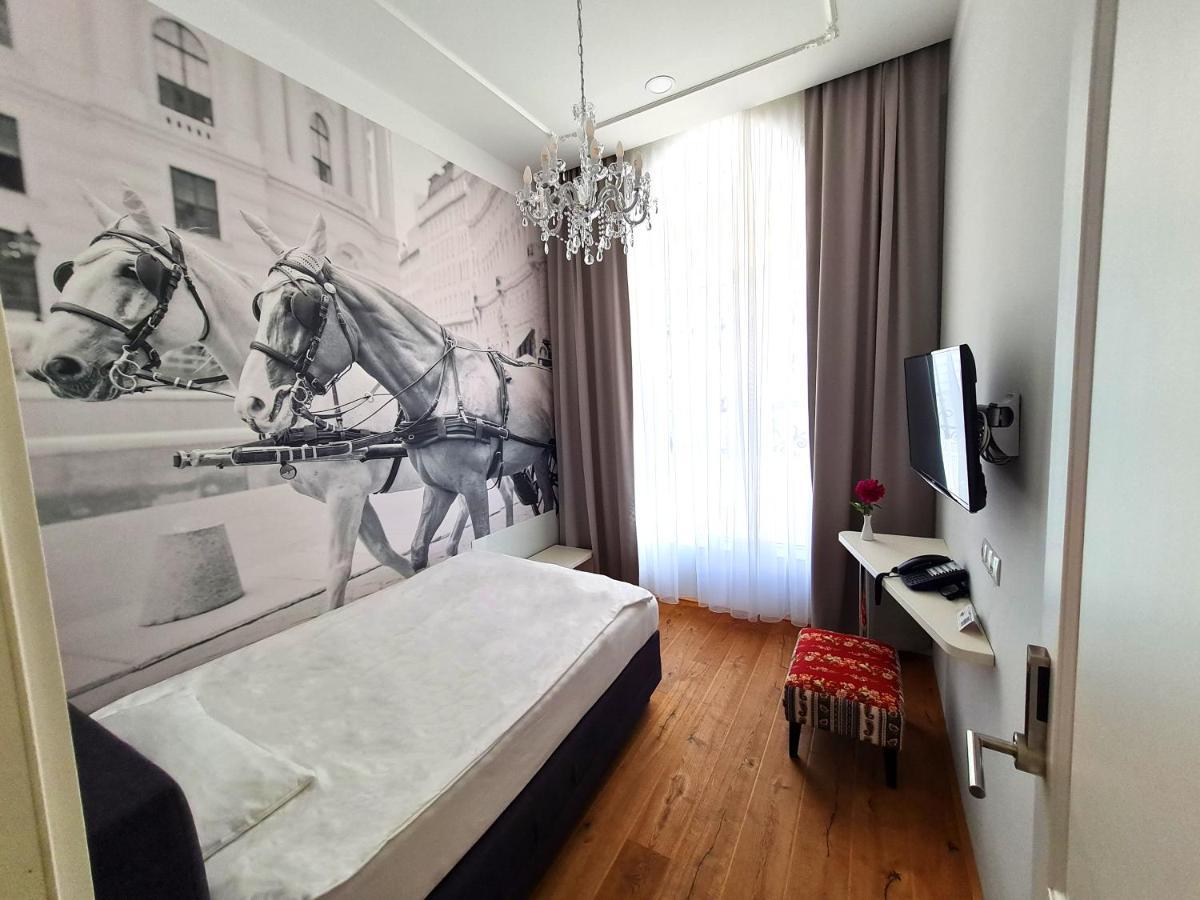 Camera Singola con Bagno Privato