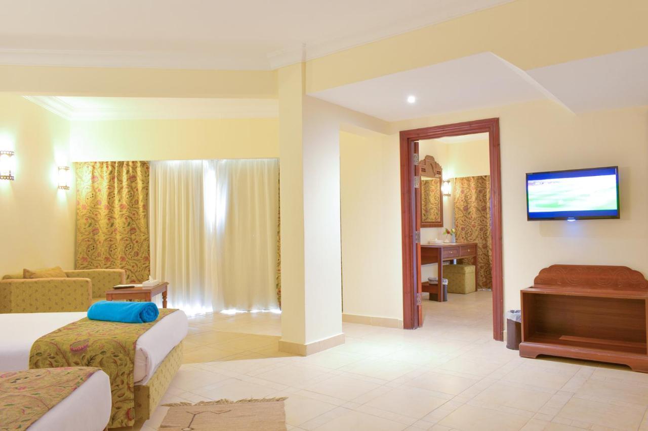 Family Room with Sea View,1112233176:JPEG