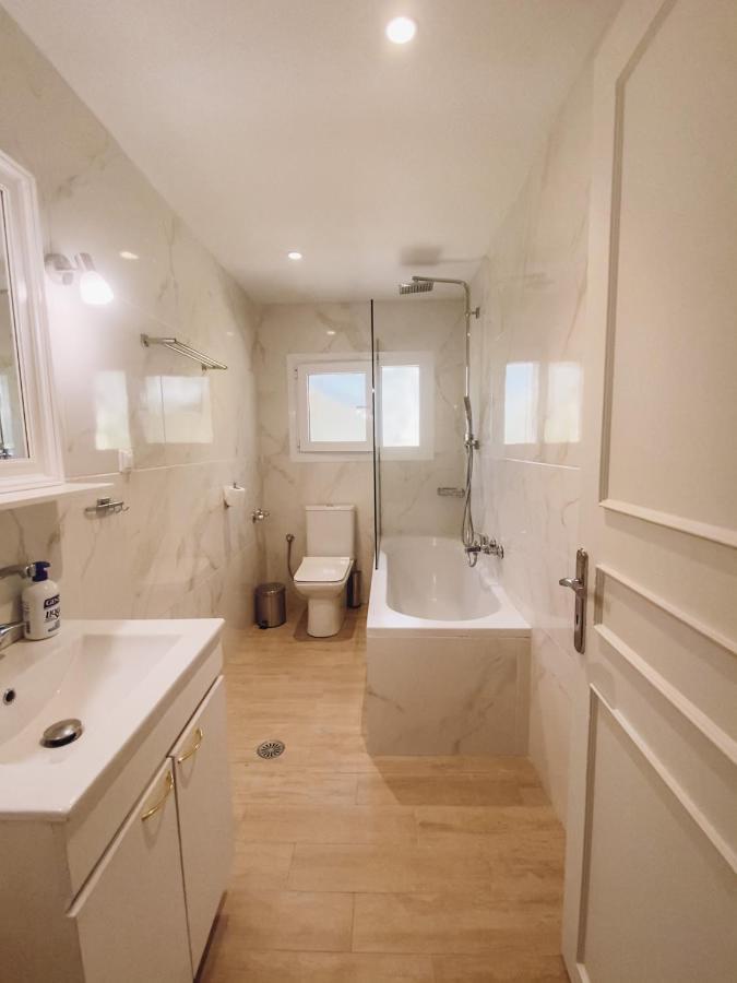 Superior Two-Bedroom Apartment Split Level Pool View