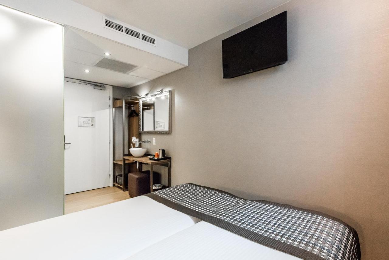 Semi Souterrain Twin Room