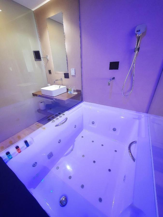 Junior Suite Hot Tub