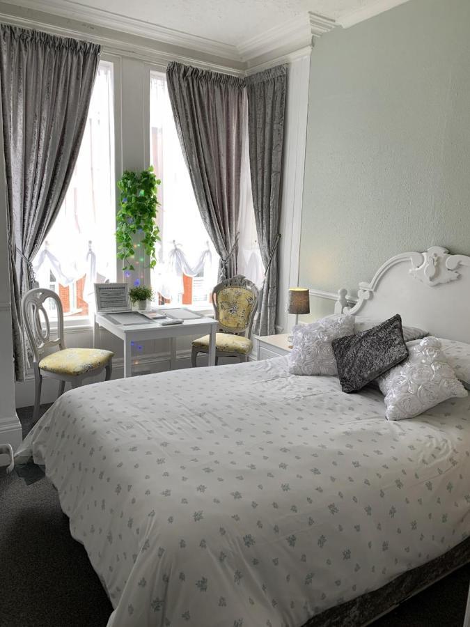 Double Room Private Bathroom