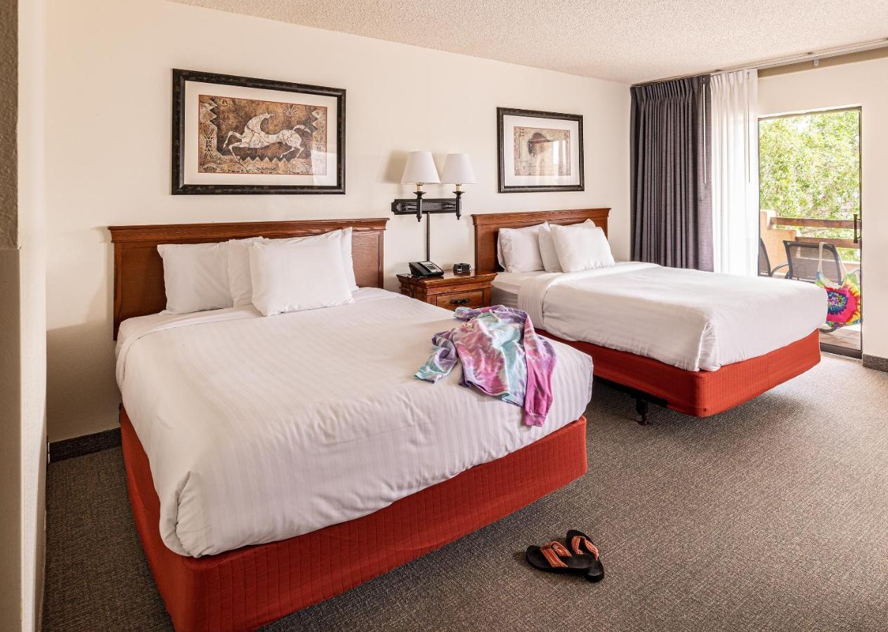 Traditionelles Zimmer mit 2 Queensize-Betten