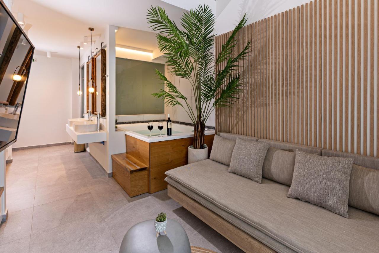 Executive Suite Hot Tub