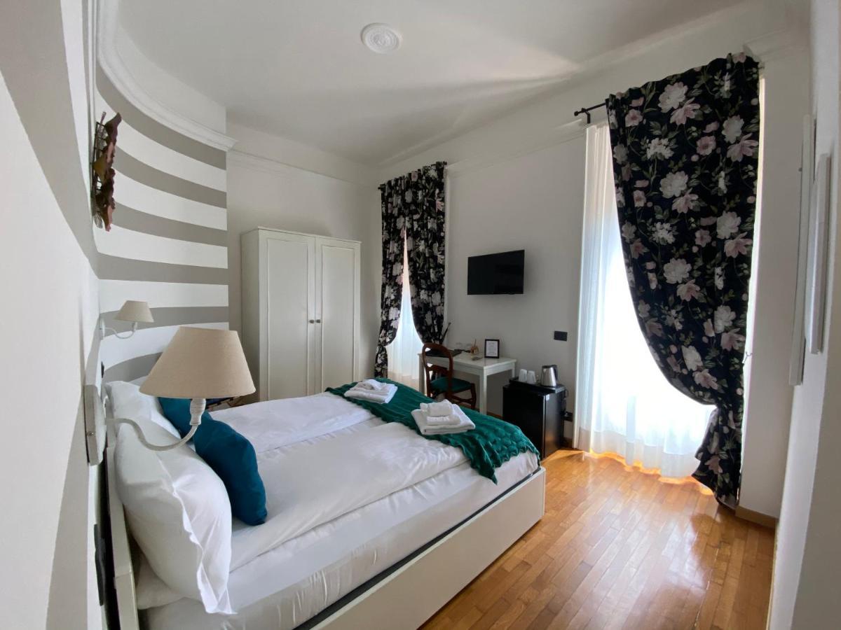 Deluxe Double or Twin Room Balcony Lake view