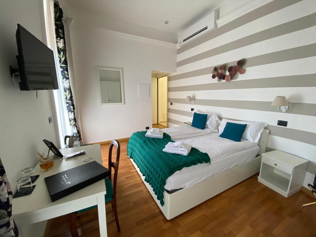 Deluxe Double or Twin Room Balcony Lake view