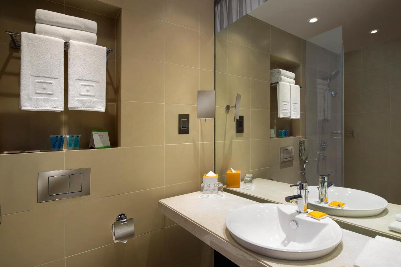 Centro Room Twin Beds