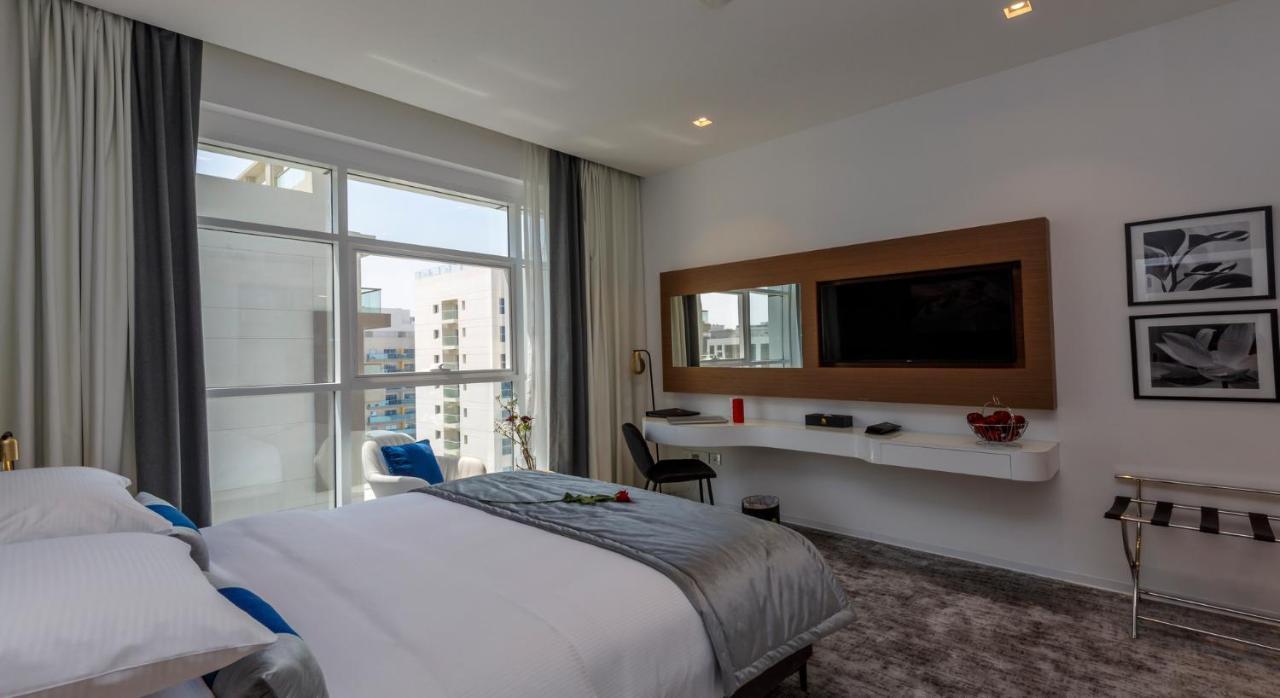 Executive Connecting Room Late check-out 2 pm