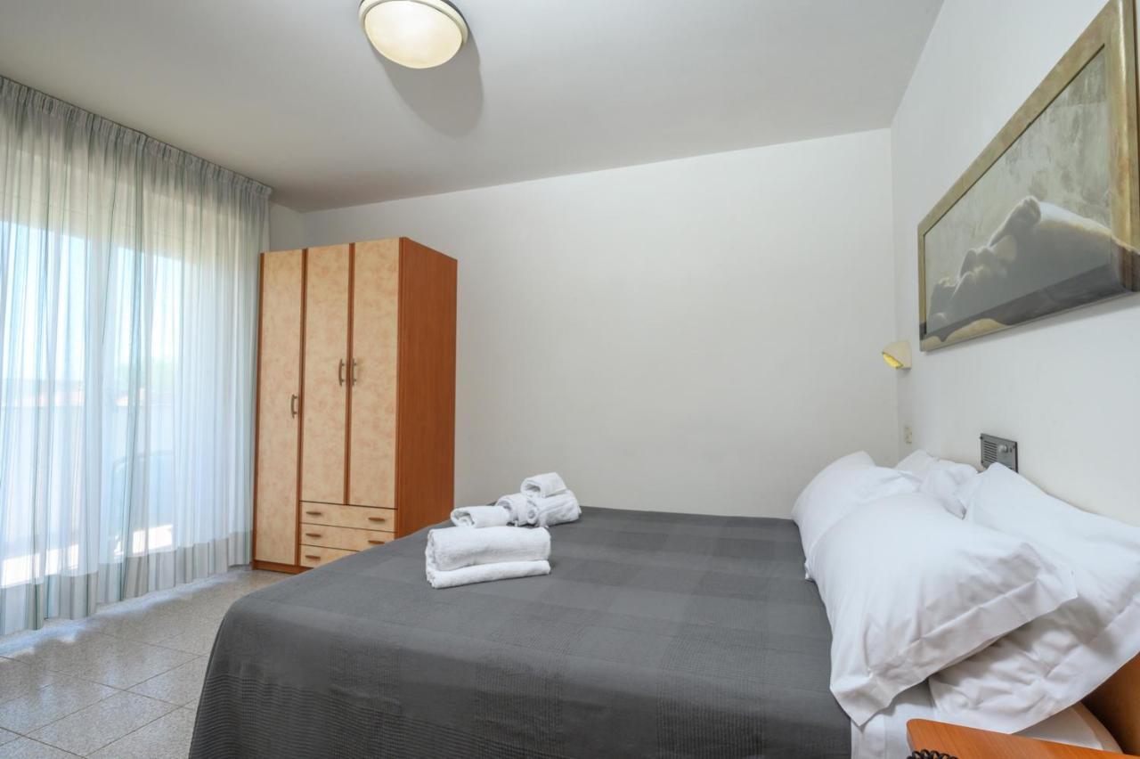 Chambre Double ou Lits Jumeaux - Vue Latérale sur Mer