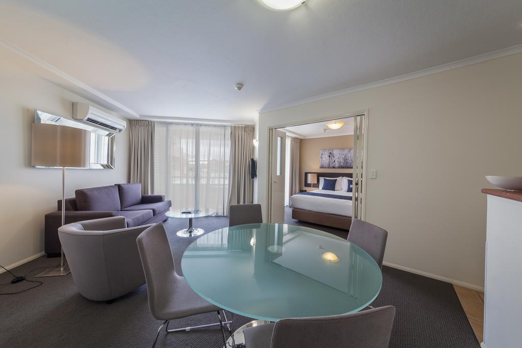 One-Bedroom Apartment Balcony,139133091:JPEG