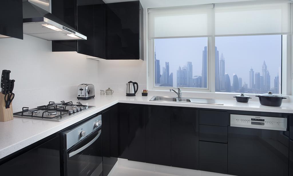 Deluxe Room kitchenette City Skyline View