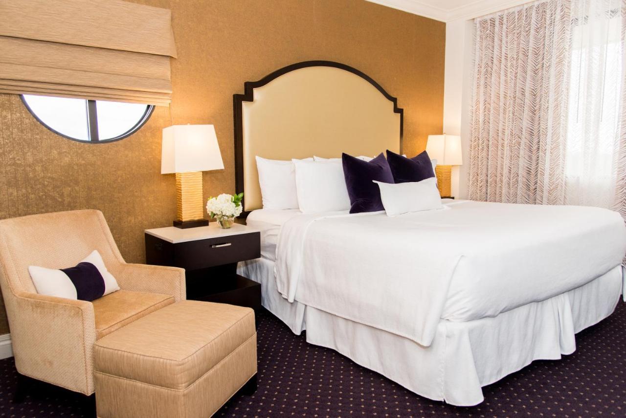 Deluxe King Suite