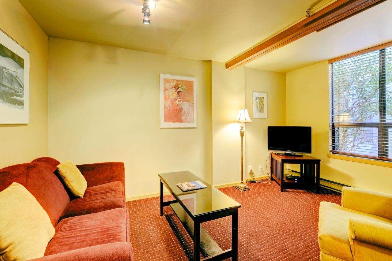 One-Bedroom Loft Suite King Bed Full Kitchen